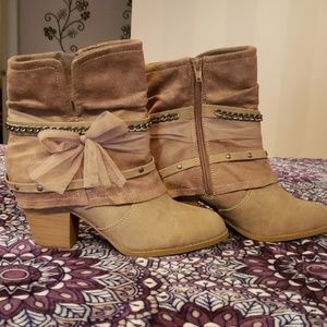 Pop ankle booties tan